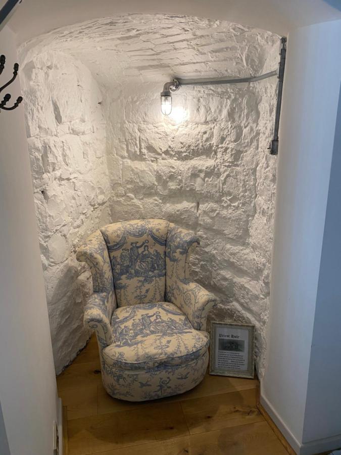 Monmouth House Apartments, Lyme Regis Old Town, Dog Friendly, Parking Exterior photo