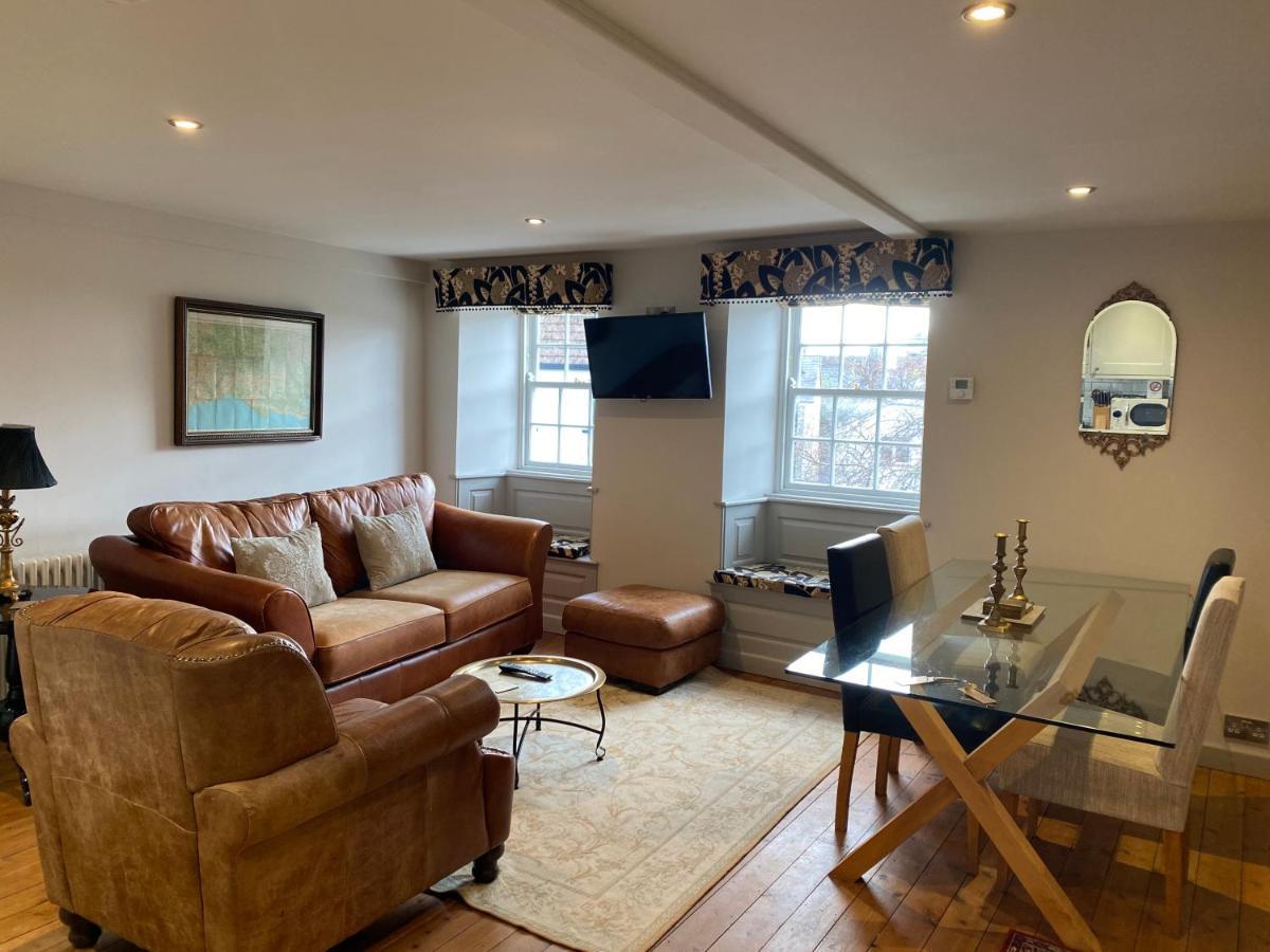Monmouth House Apartments, Lyme Regis Old Town, Dog Friendly, Parking Exterior photo