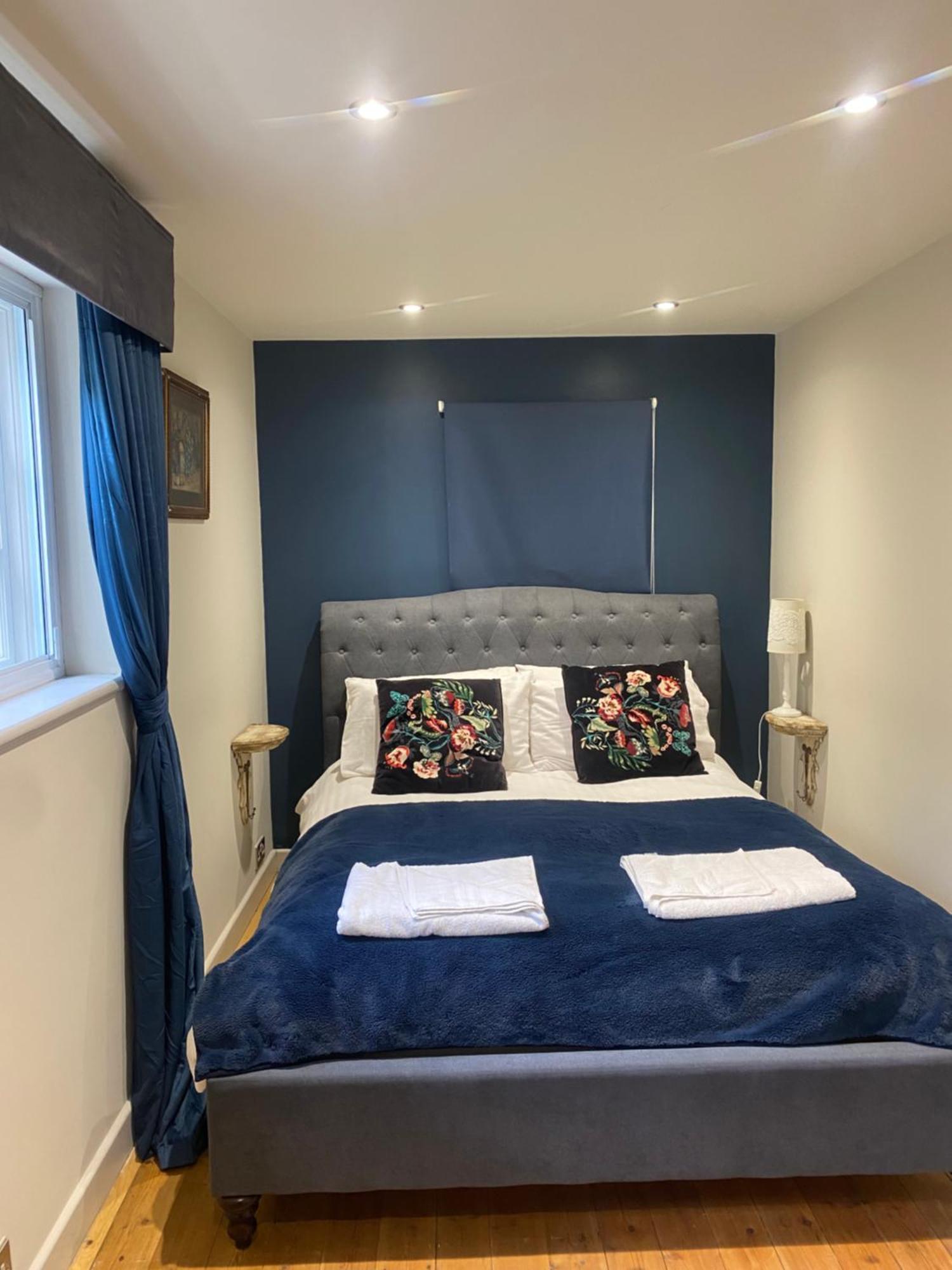 Monmouth House Apartments, Lyme Regis Old Town, Dog Friendly, Parking Exterior photo