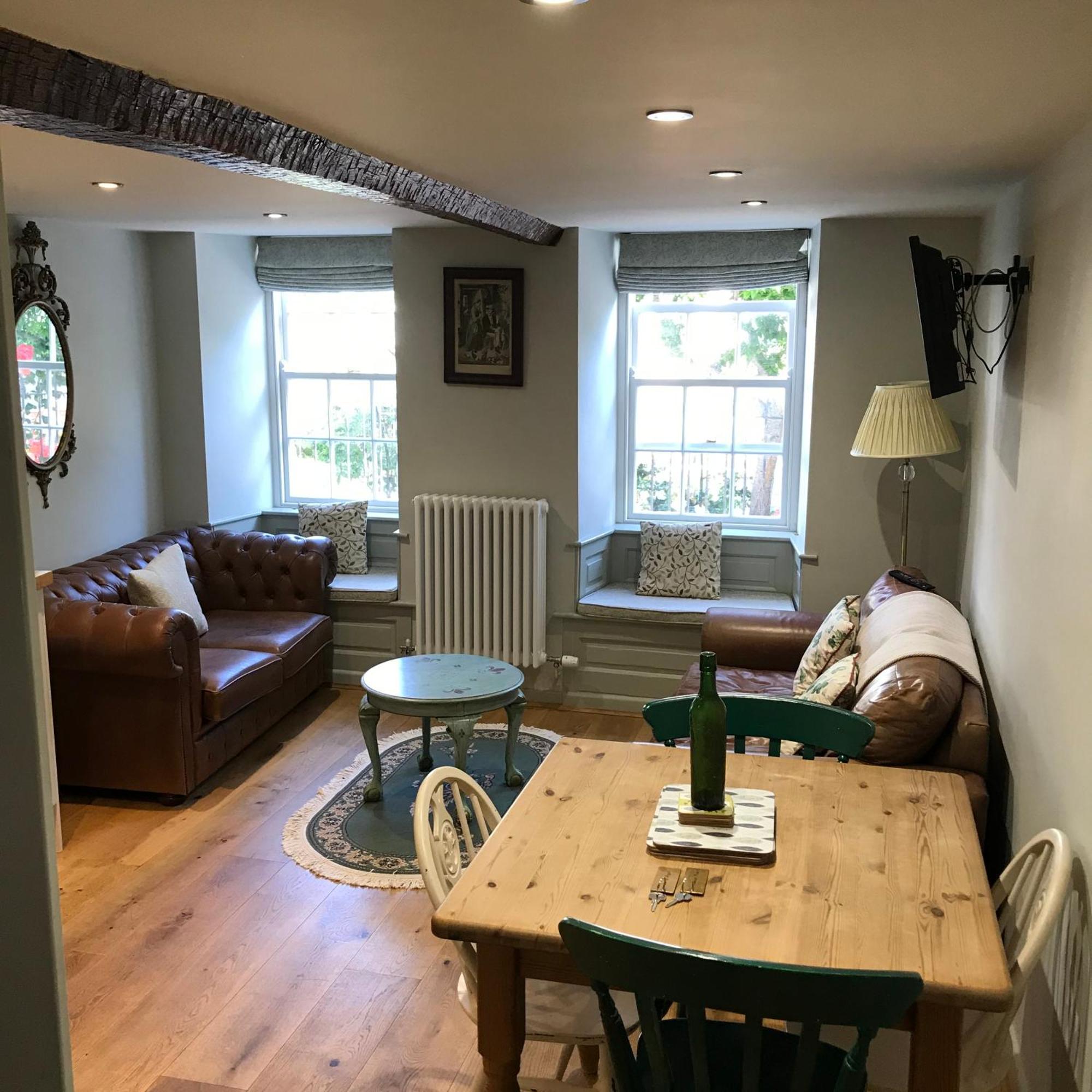 Monmouth House Apartments, Lyme Regis Old Town, Dog Friendly, Parking Exterior photo