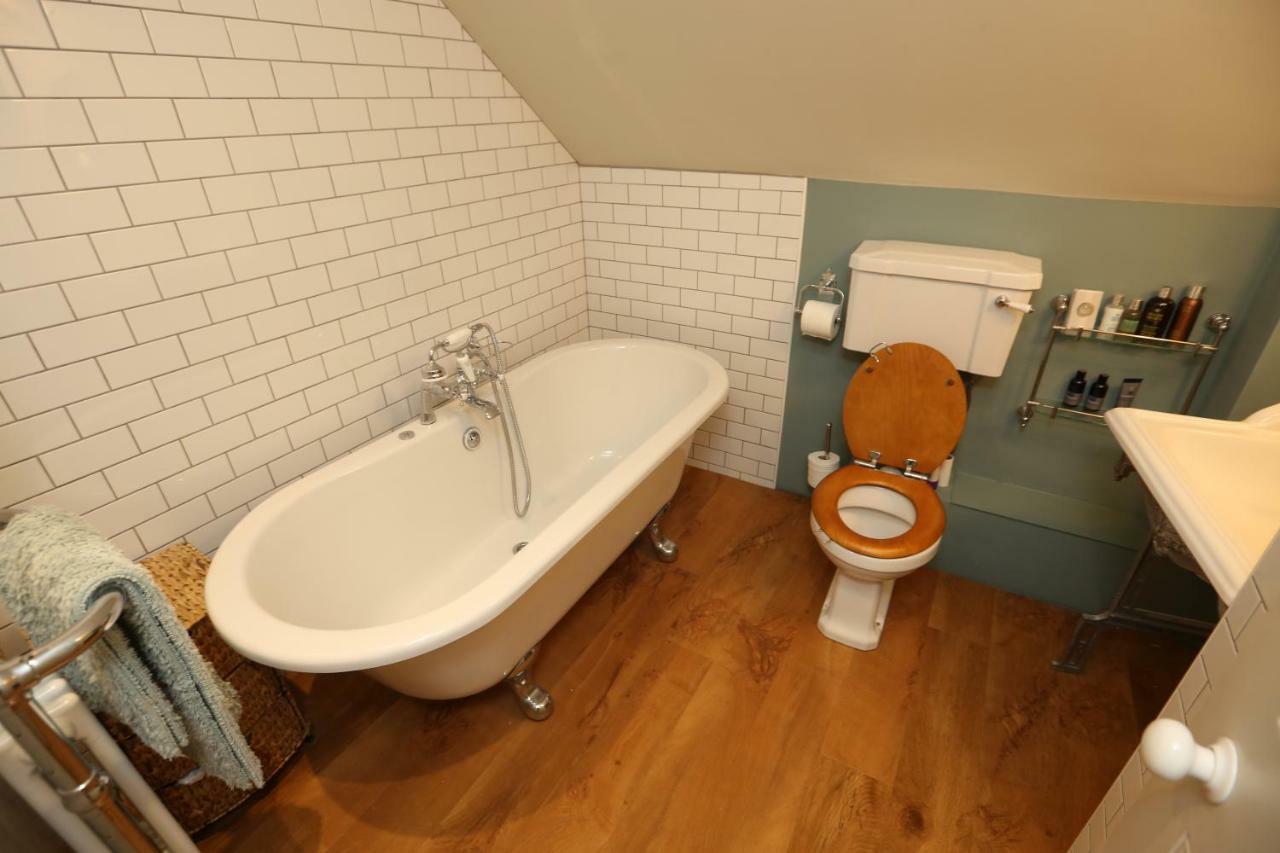Monmouth House Apartments, Lyme Regis Old Town, Dog Friendly, Parking Exterior photo