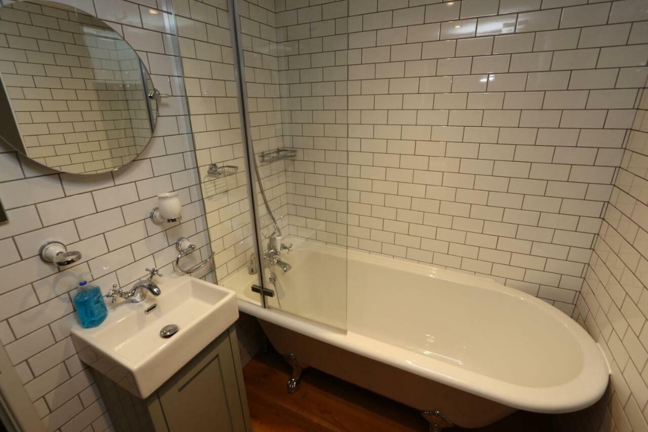 Monmouth House Apartments, Lyme Regis Old Town, Dog Friendly, Parking Exterior photo
