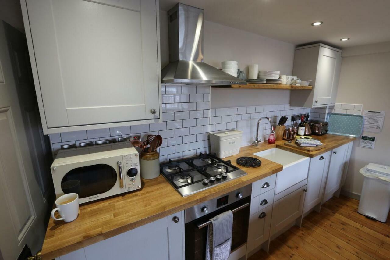 Monmouth House Apartments, Lyme Regis Old Town, Dog Friendly, Parking Exterior photo